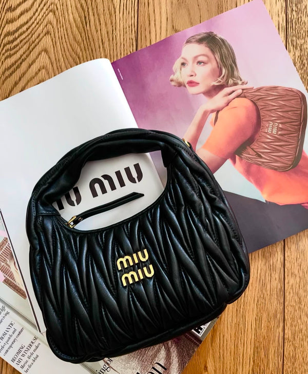 La storia della pelle Miu Miu Matelassé: icona di lusso e innovazione